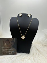 Load image into Gallery viewer, Set clover cadena &amp; aretes

